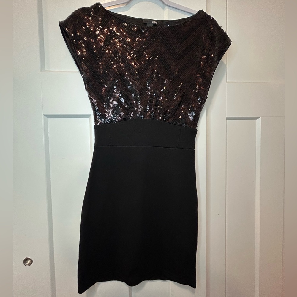 H&M size 4 Elegant Black and Sequin Dress mini short dress bodycon